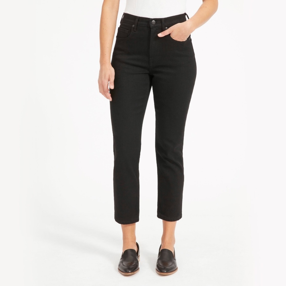 Everlane Cheeky Straight Ankle Jean in Black